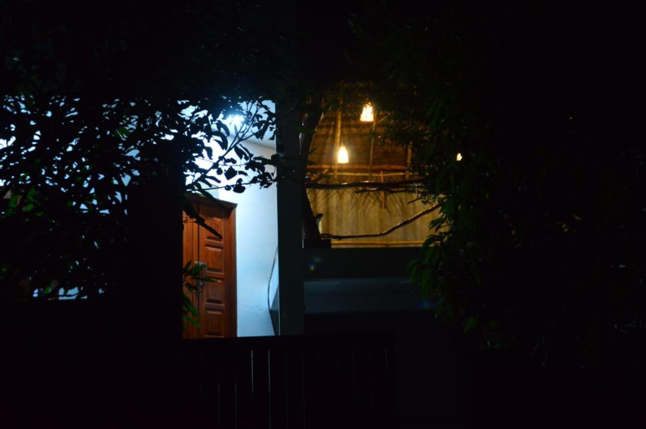 Blue Berry Villa Hikkaduwa Exterior photo
