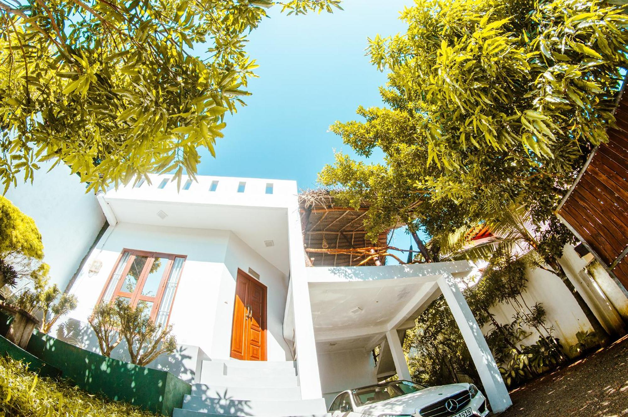 Blue Berry Villa Hikkaduwa Exterior photo