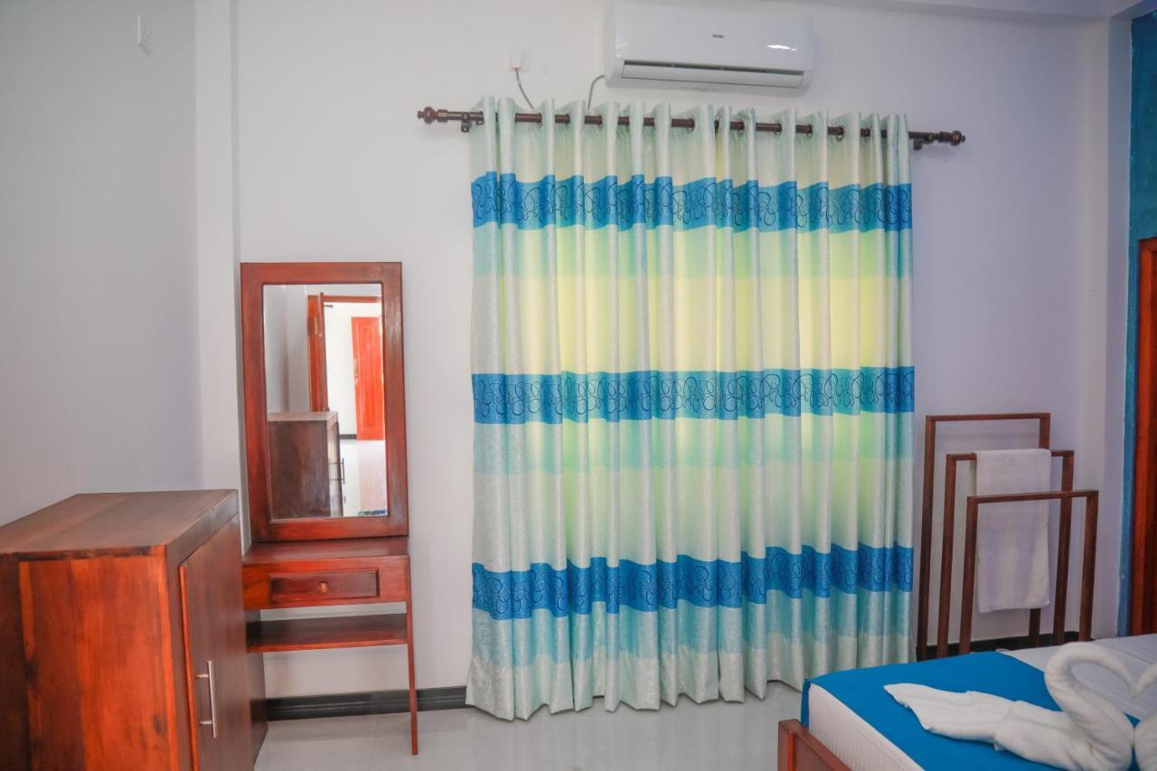 Blue Berry Villa Hikkaduwa Exterior photo