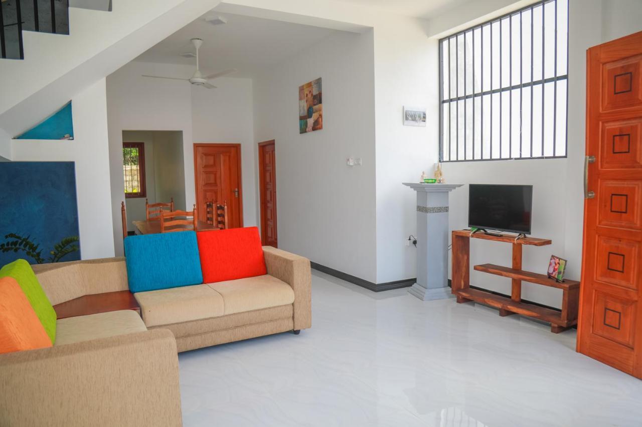Blue Berry Villa Hikkaduwa Exterior photo